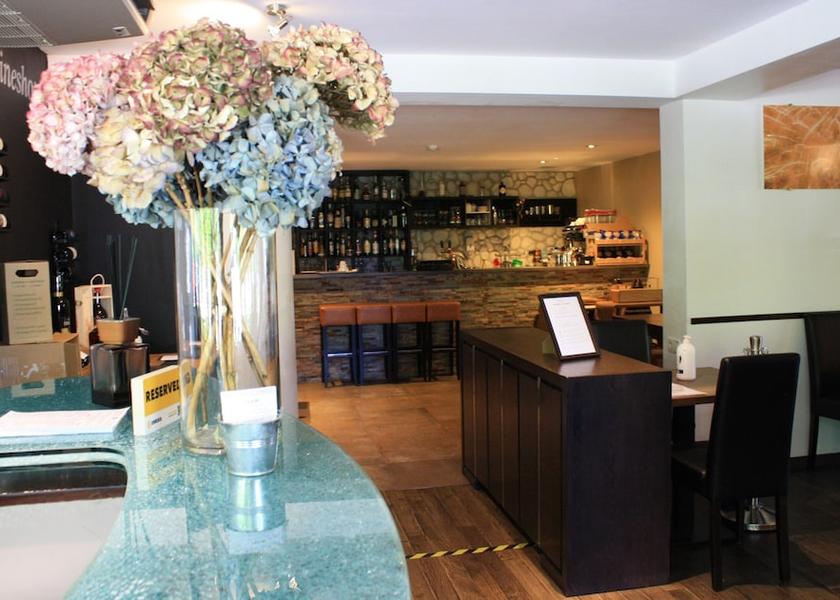 Canton Luxembourg Strassen Bar
