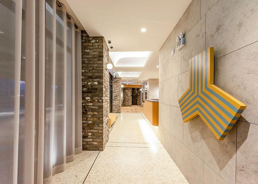  Ulsan Hallway