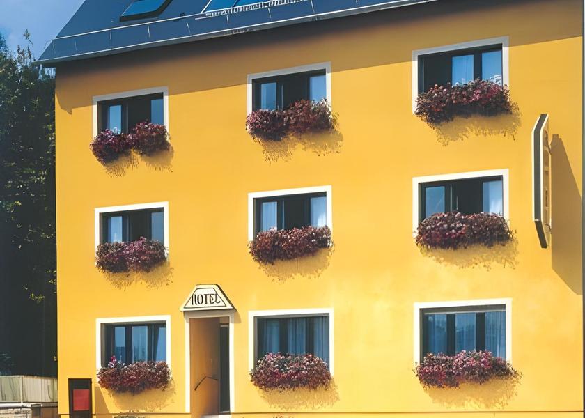 Canton Luxembourg Strassen exterior view