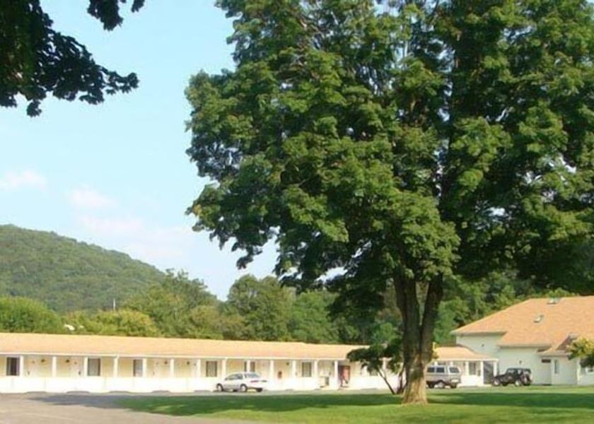 Pennsylvania New Milford Exterior Detail