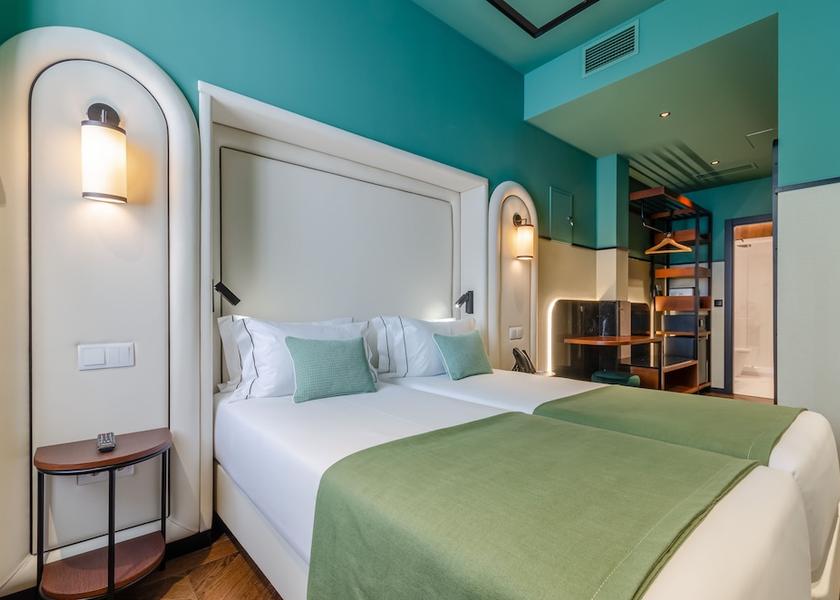  Lisbon Room