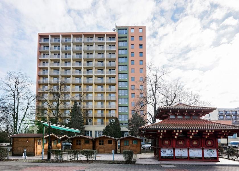  Hajduszoboszlo Facade