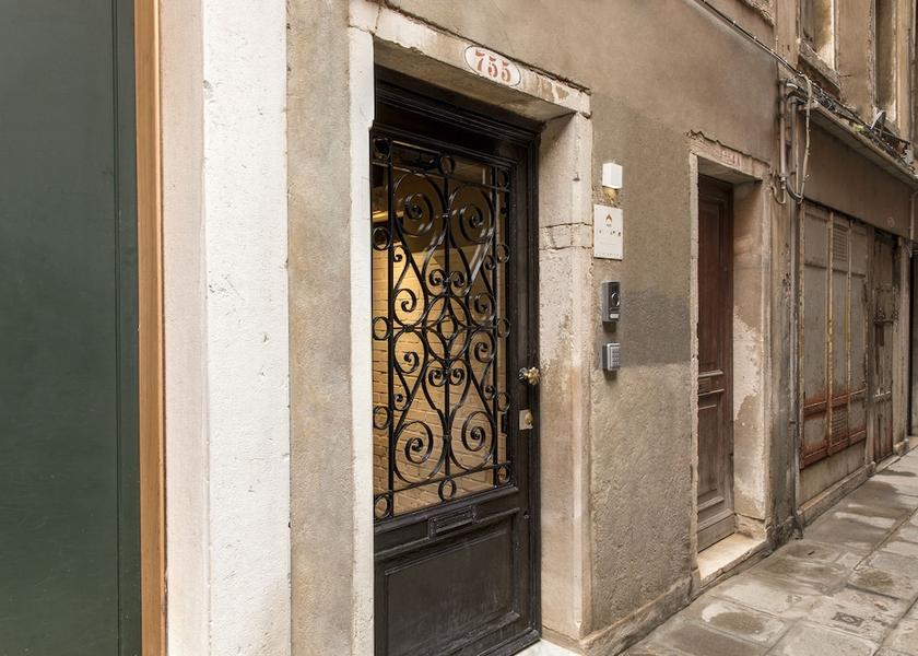 Veneto Venice Entrance