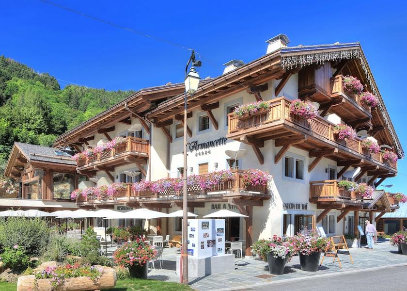 Auvergne-Rhône-Alpes Saint-Gervais-les-Bains Front of property - evening/night