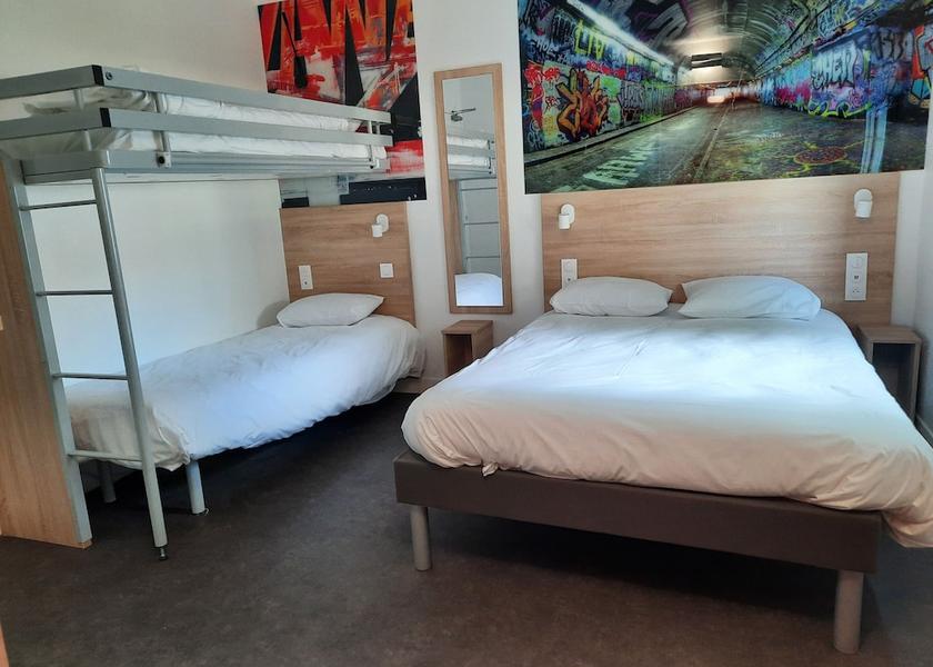 Normandy Saint-Contest Room