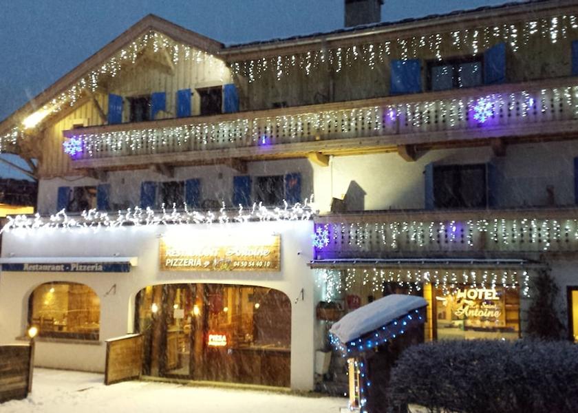 Auvergne-Rhone-Alpes Les Houches Facade