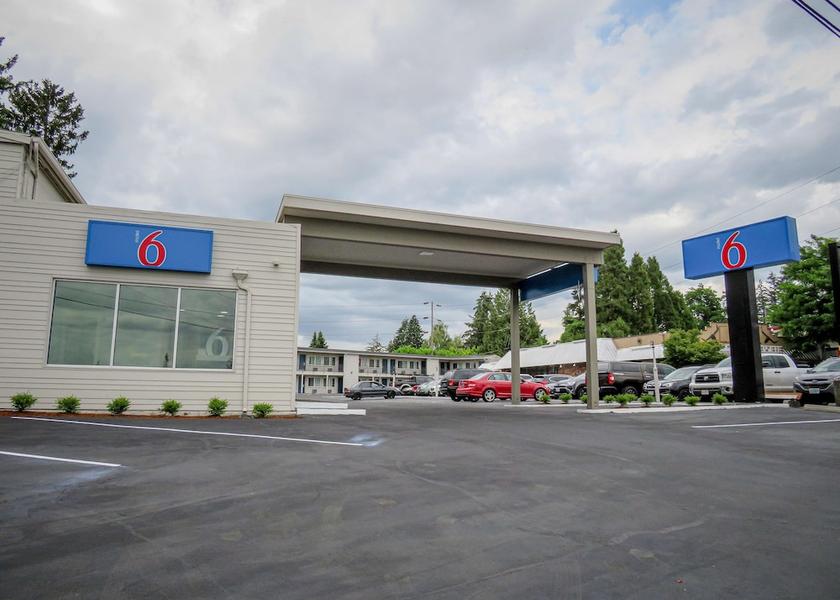 Oregon Tigard Entrance