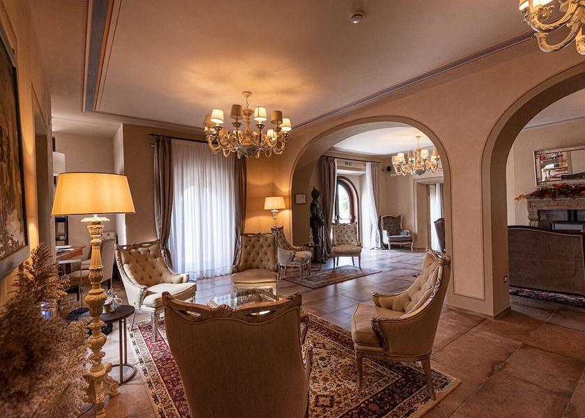 Tuscany Campiglia Marittima Lobby