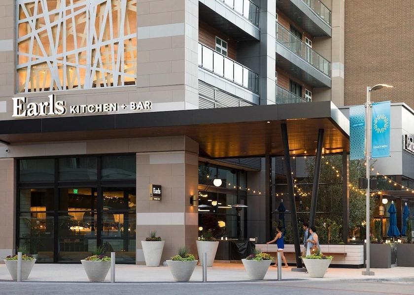 Texas Plano Exterior Detail