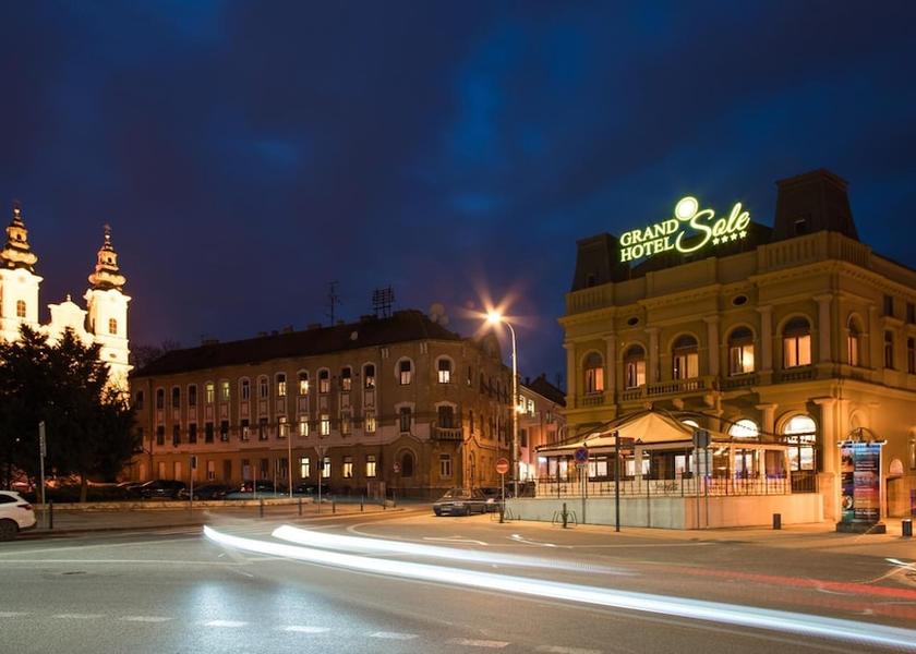  Nitra Exterior Detail