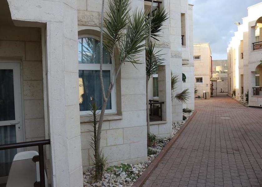  Acre Exterior Detail