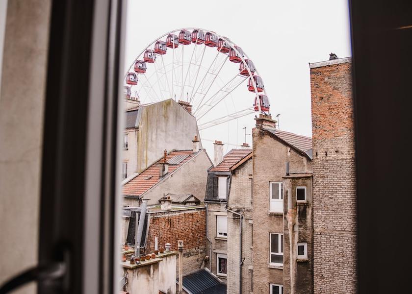 Grand Est Reims Exterior Detail