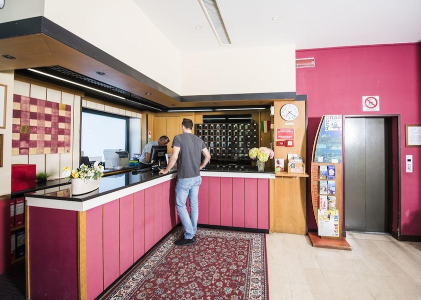 Marche Ancona Reception