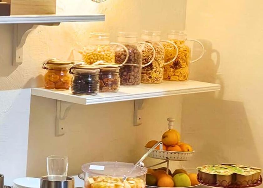 Nouvelle-Aquitaine Gradignan Breakfast buffet