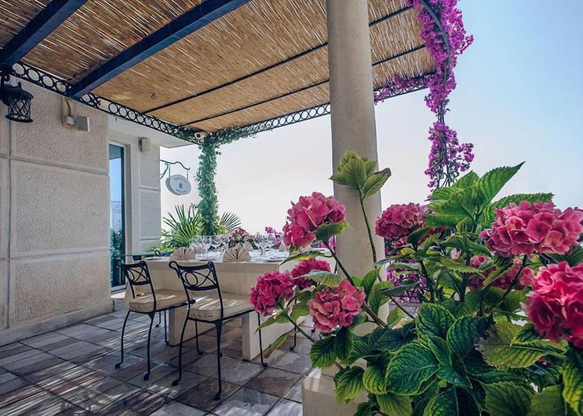  Sveti Stefan Outdoor Dining
