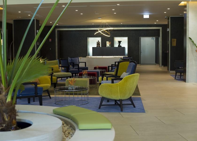  Pointe-Noire Lobby