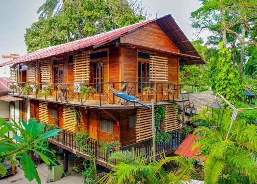  Abidjan Exterior Detail