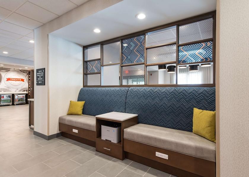 Illinois Niles Lobby