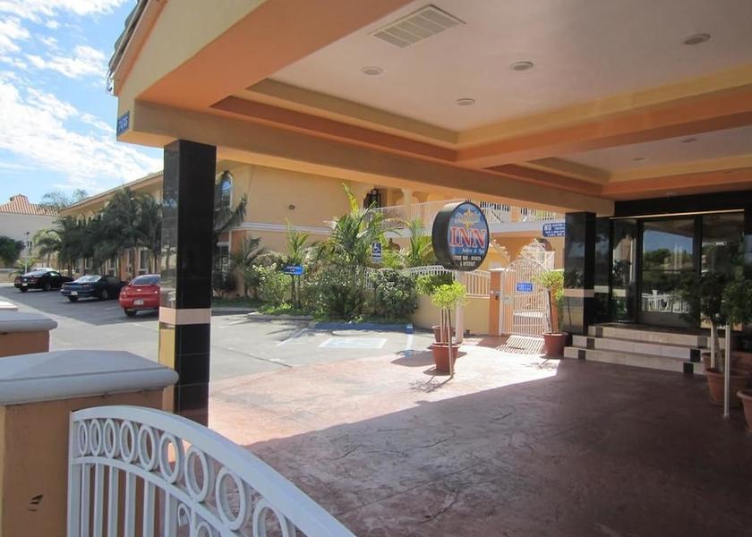 California Winnetka Entrance