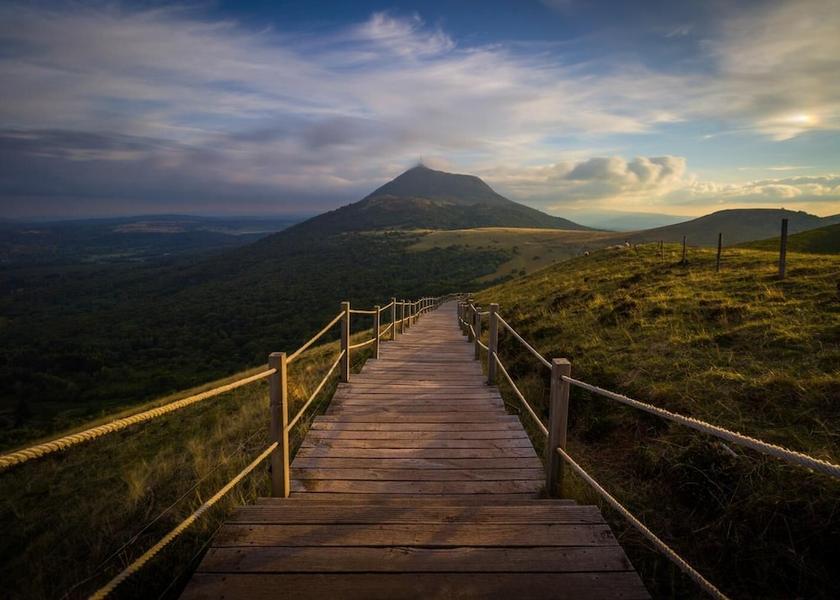 Auvergne-Rhone-Alpes Clermont-Ferrand Property Grounds