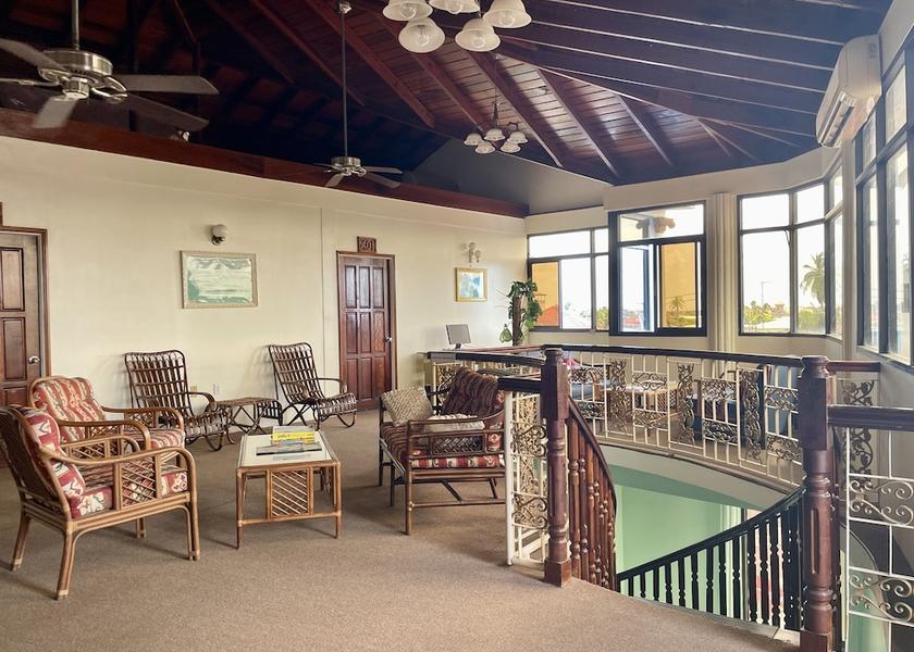  Georgetown Living Area