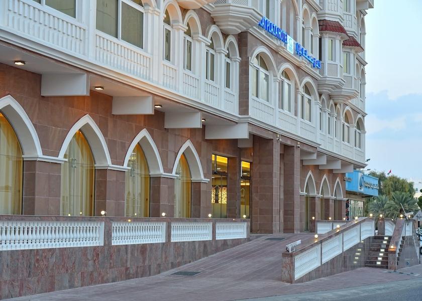  Muscat Entrance