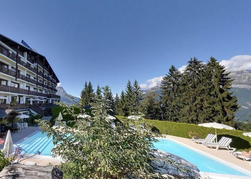 Auvergne-Rhone-Alpes Combloux Facade