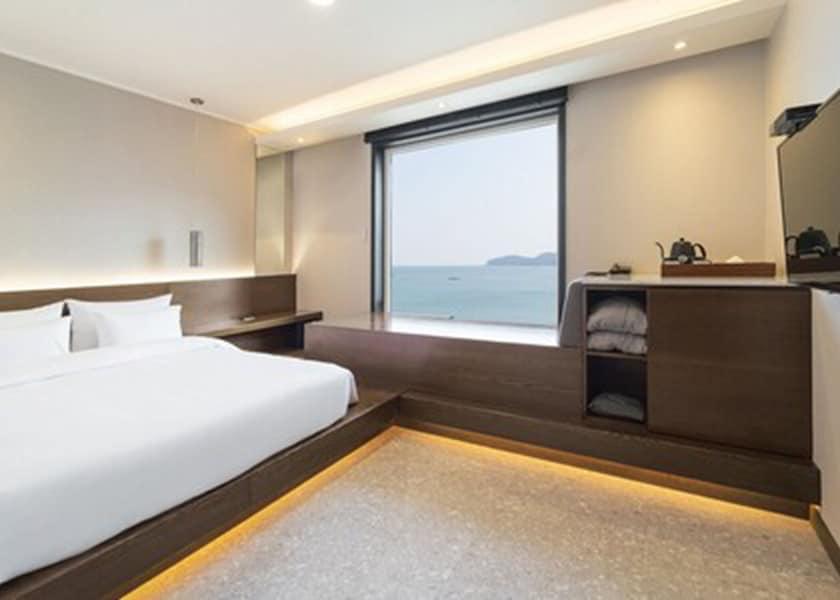 South Gyeongsang Geoje Room