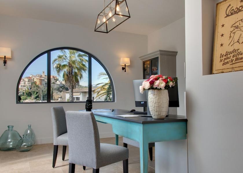 Provence - Alpes - Cote d'Azur Biot Reception