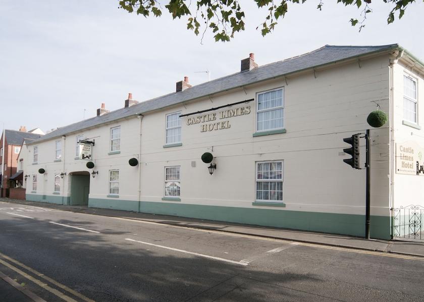 England Warwick Facade
