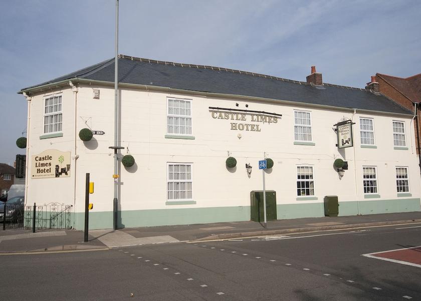 England Warwick Facade