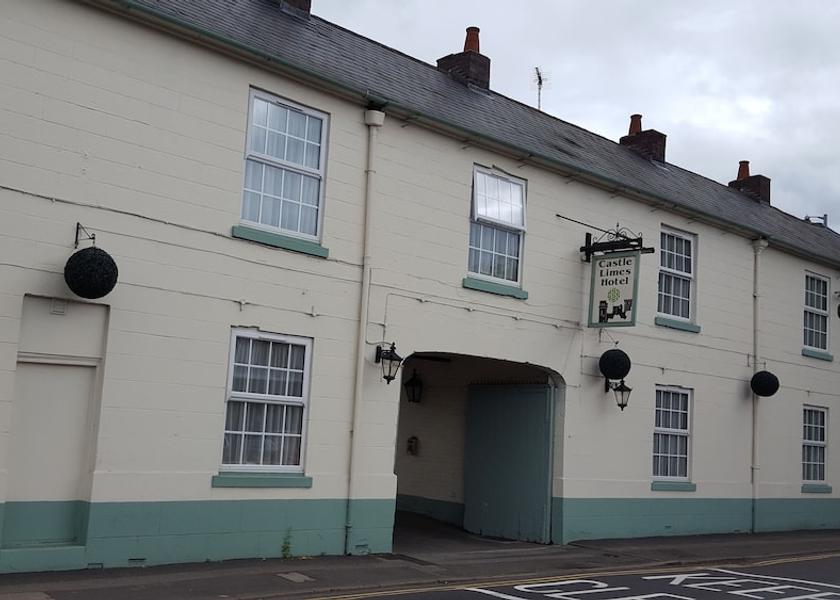 England Warwick Facade
