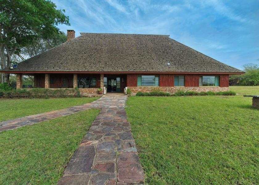  Masai Mara Exterior Detail