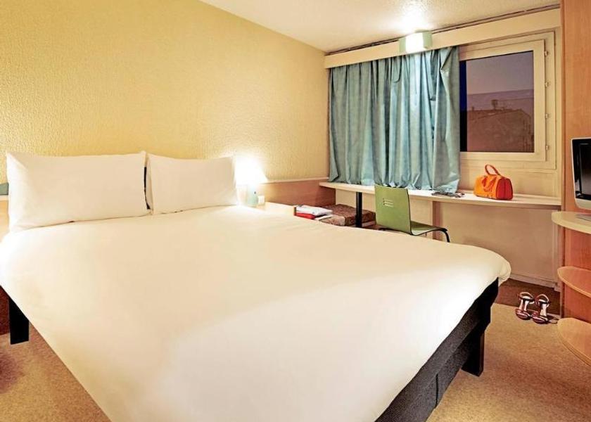 Provence-Alpes-Côte d'Azur Istres DOUBLE WITH DOUBLE BED