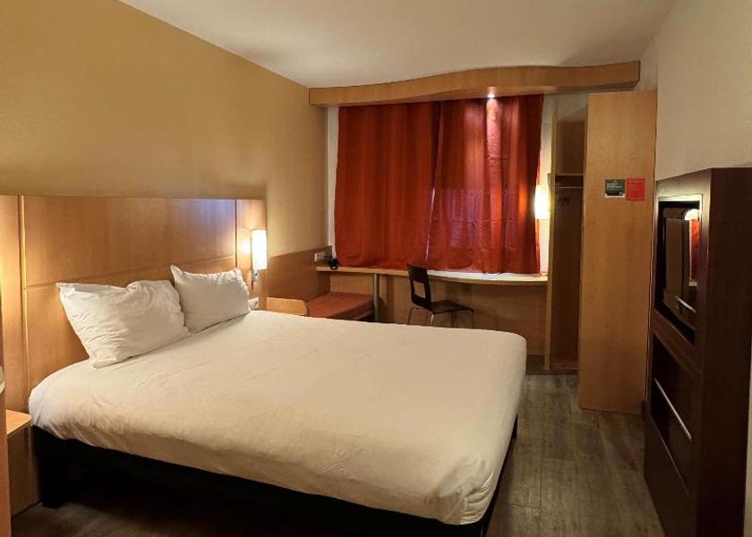 Provence-Alpes-Côte d'Azur Istres DOUBLE QUEEN SIZE BED