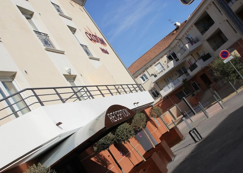 Provence - Alpes - Cote d'Azur La Destrousse Facade