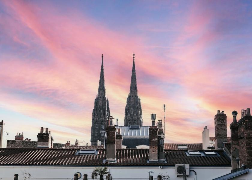 Auvergne-Rhone-Alpes Clermont-Ferrand Room