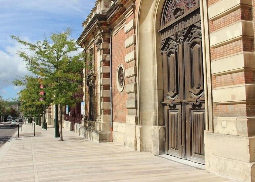 Grand Est Epernay Exterior Detail