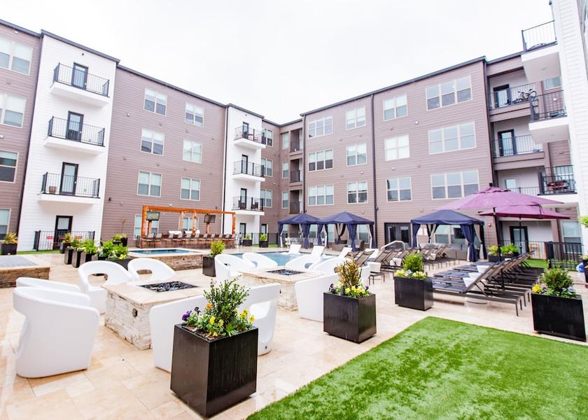 Missouri St. Louis Exterior Detail