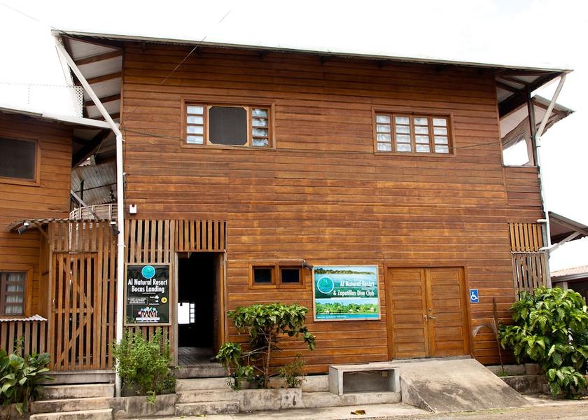 Bocas del Toro Isla Bastimentos Facade