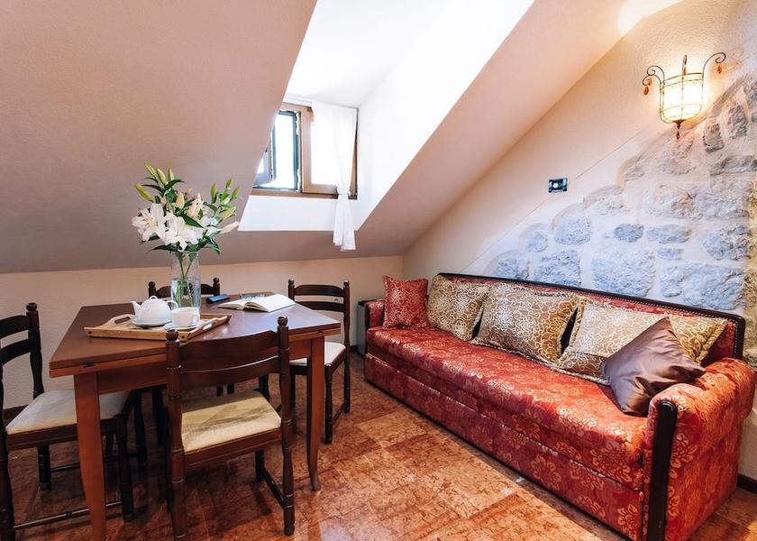  Kotor Interior Entrance