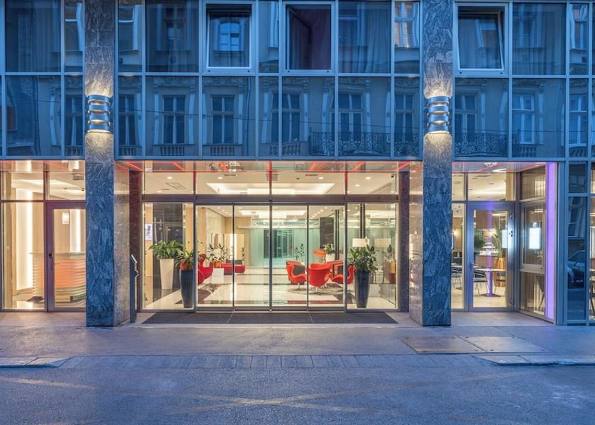  Budapest Exterior