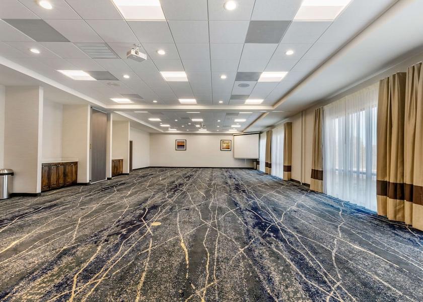 Mississippi Tupelo Meeting Room