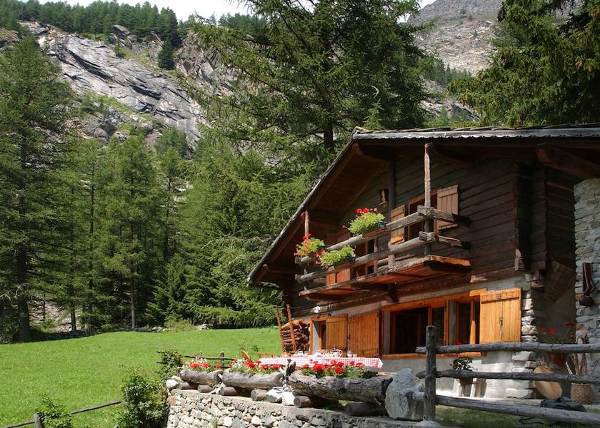 Valle d'Aosta Cogne Facade