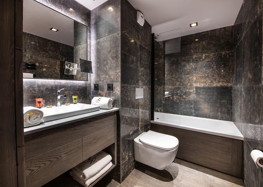 Auvergne-Rhone-Alpes Val-d'Isere Bathroom