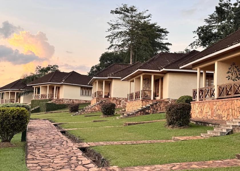  Jinja Front of property