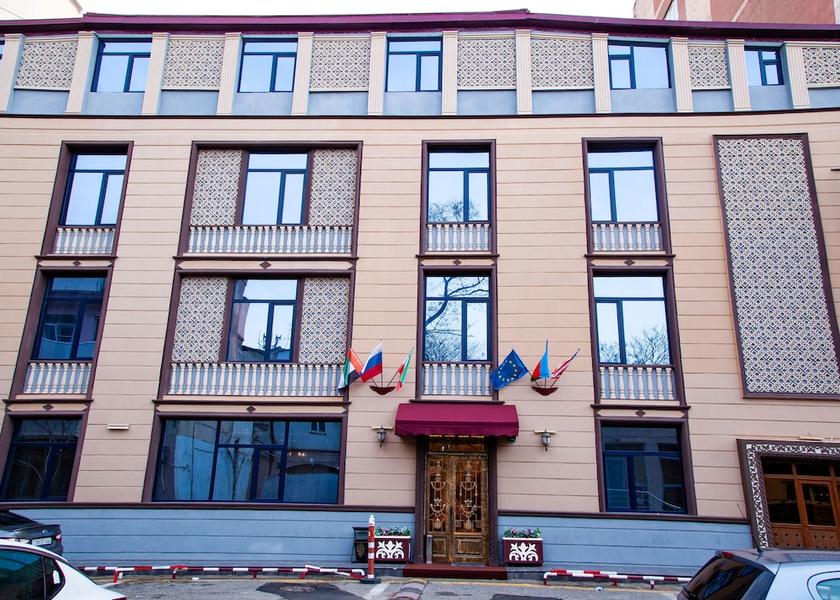  Baku Front of property