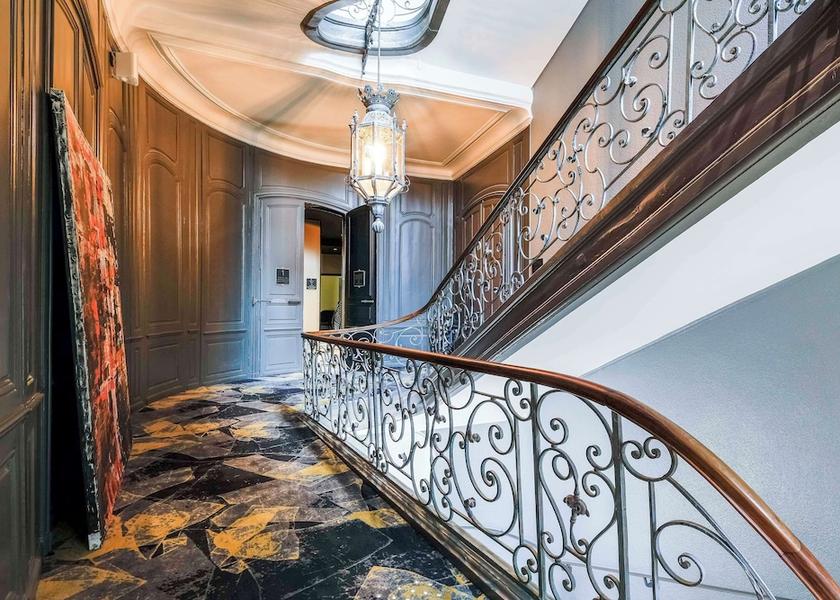 Pays de la Loire Le Mans Lobby