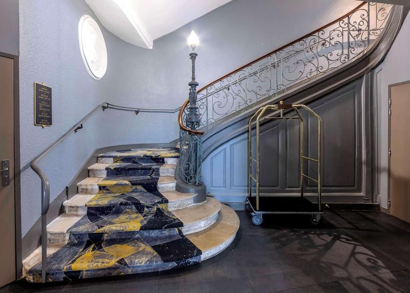 Pays de la Loire Le Mans Lobby