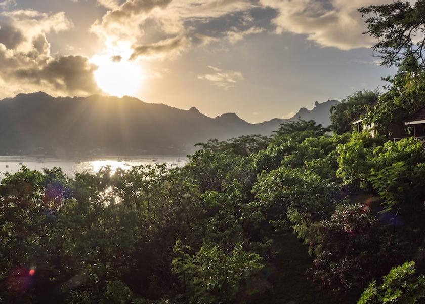  Nuku Hiva Exterior Detail